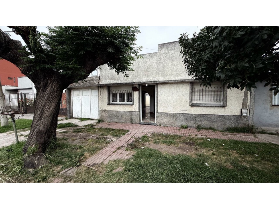 OPORTUNIDAD VENTA CASA A RECICLAR SOBRE LOTE 150m2 - 2