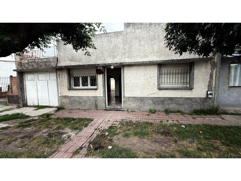 OPORTUNIDAD VENTA CASA A RECICLAR SOBRE LOTE 150m2 - 3