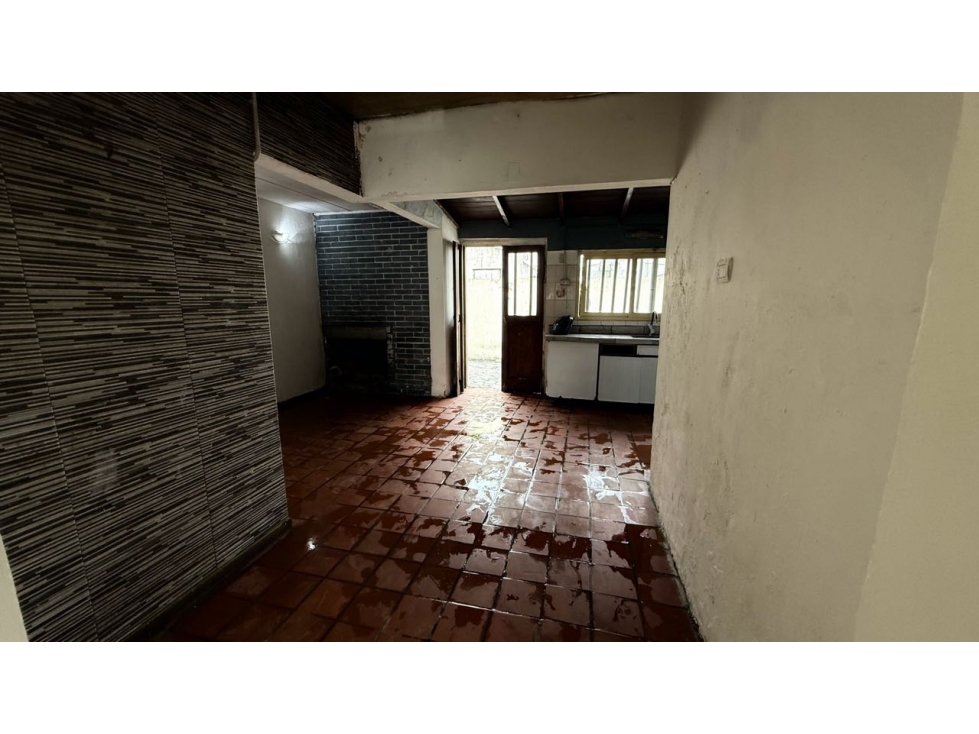 OPORTUNIDAD VENTA CASA A RECICLAR SOBRE LOTE 150m2 - 4