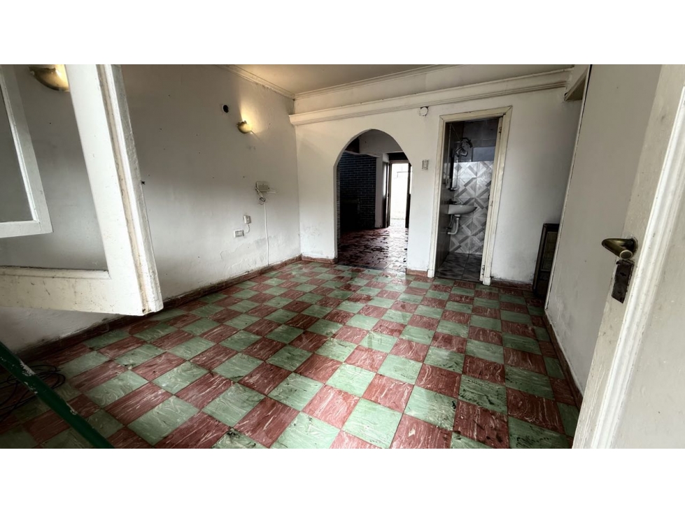 OPORTUNIDAD VENTA CASA A RECICLAR SOBRE LOTE 150m2 - 6