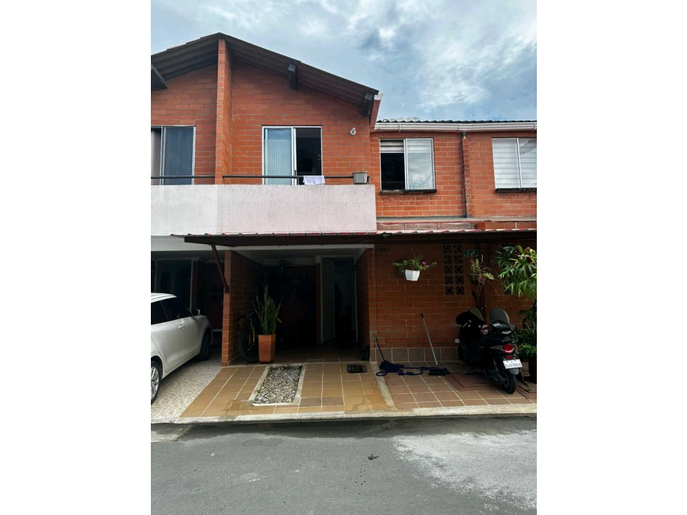 HERMOSA CASA EN CONDOMINIO PALMAS DE LA HACIENDA PALMIRA VALLE VENTA 
