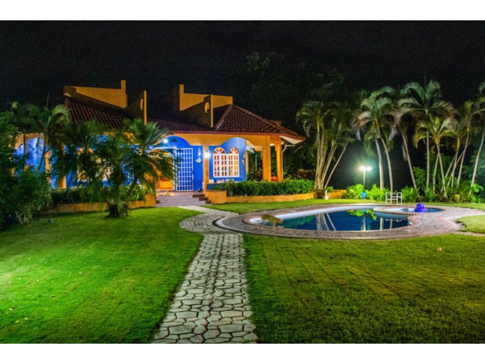 PANAMÁ VENDO FINCA VALLE DE ANTON CUENTA CON 12 CABALLERIZAS. - 1