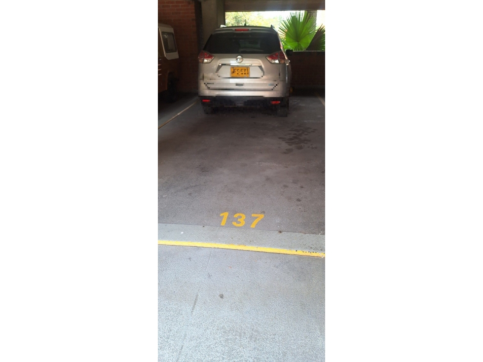PARQUEADERO 137 PRIMER NIVEL CON ALQUERIA AG C CL 5 ENTRE CR 83 Y 84 — foto 4