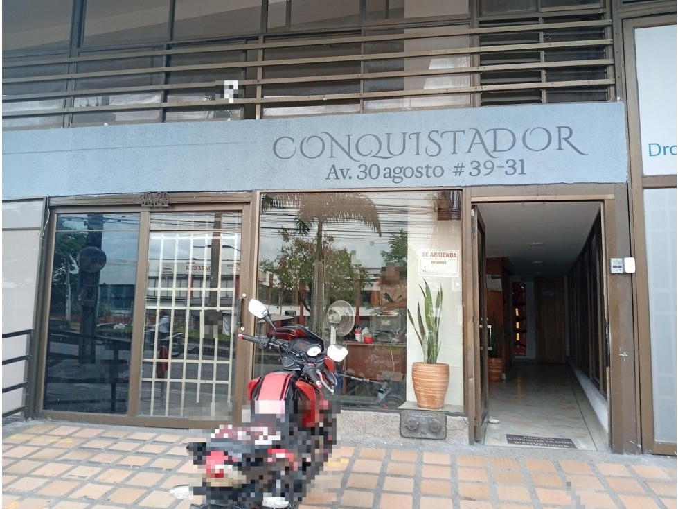 PARQUEADERO 1 ED EL CONQUISTADOR AV 30 DE AGOSTO 39 29 39 31 39 35 - 4