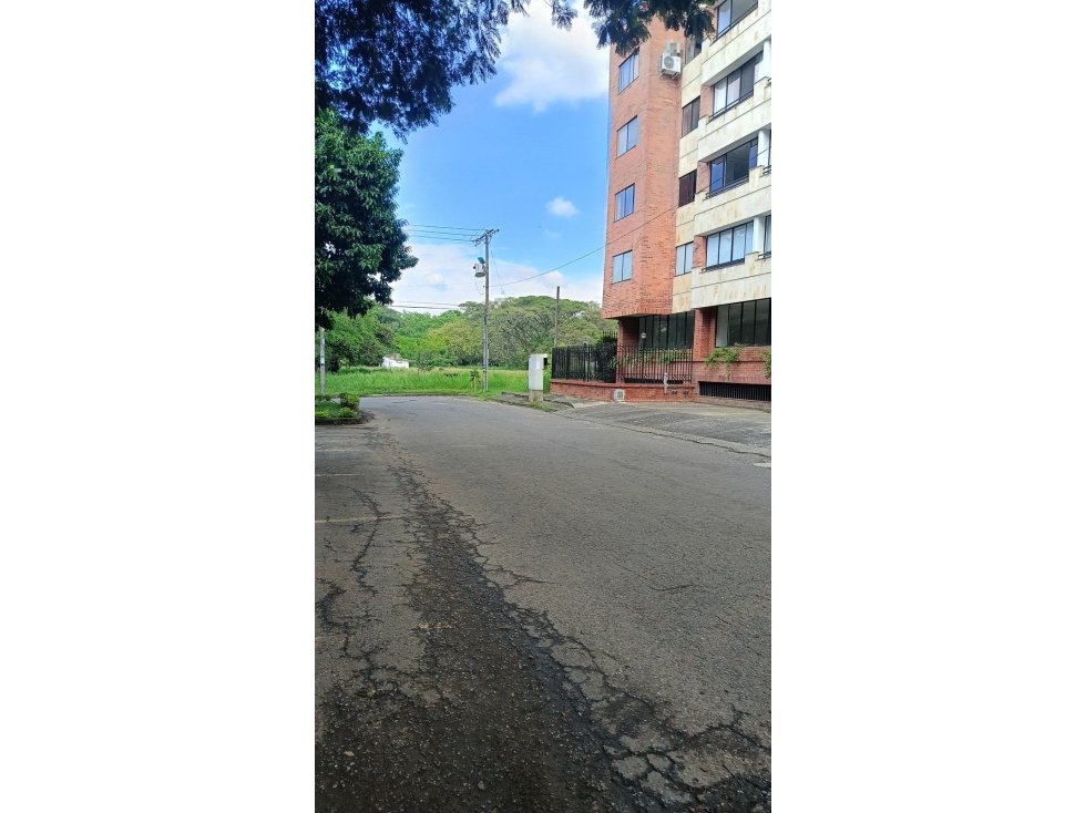 PARQUEADERO 38 SOTANO CON ALQUERIA AG C CL 5 ENTRE HOY TORRES DEL VAL — foto 2