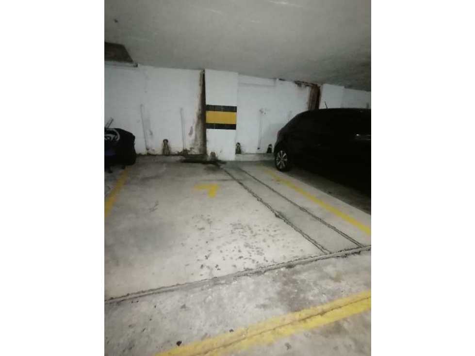 Parqueadero a la venta en edificio cerca al cable - 1