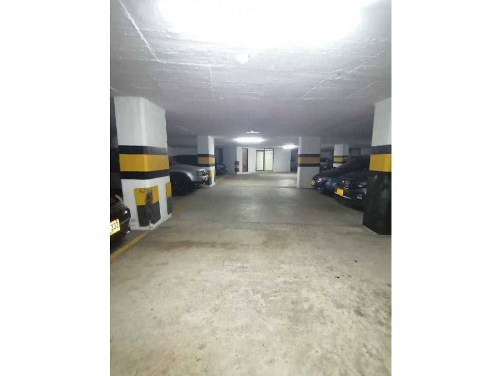 Parqueadero a la venta en edificio cerca al cable - 2