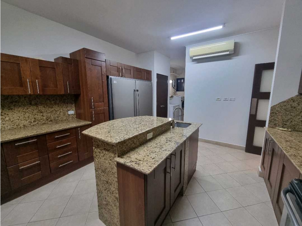Pent House Embassy Club. Venta de Inversión. Con inquilino . — foto 5