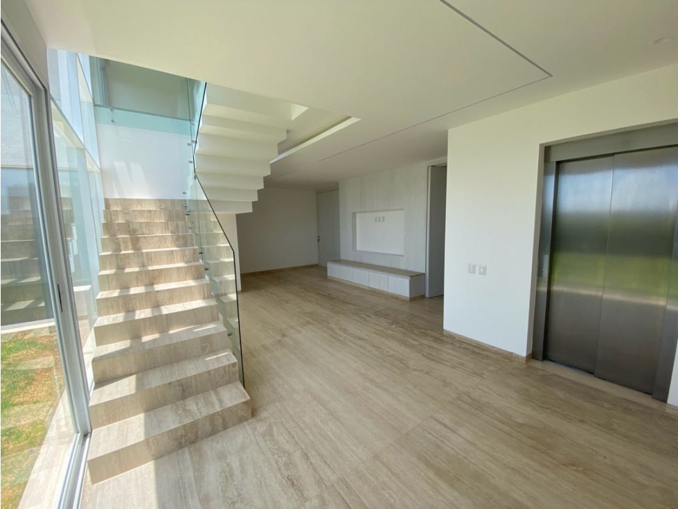 Penthouse nuevo en venta de tres pisos! 611 mts Lomas de Angelopolis — foto 2