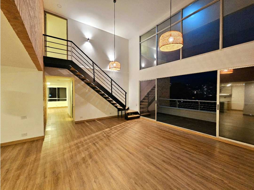 PENTHOUSE DUPLEX EN ARRIENDO EN POBLADO - 1