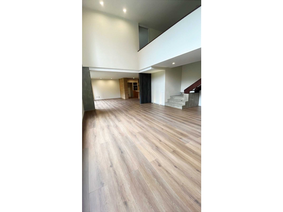 PENTHOUSE EN VENTA. EL POBLADO, LOMA DEL TESORO. Totalmente remodelado