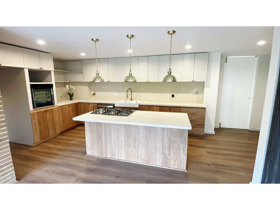 PENTHOUSE EN VENTA. EL POBLADO, LOMA DEL TESORO. Totalmente remodelado — foto 4