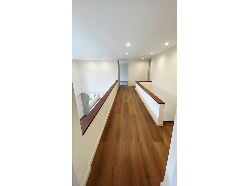 PENTHOUSE EN VENTA. EL POBLADO, LOMA DEL TESORO. Totalmente remodelado — foto 6
