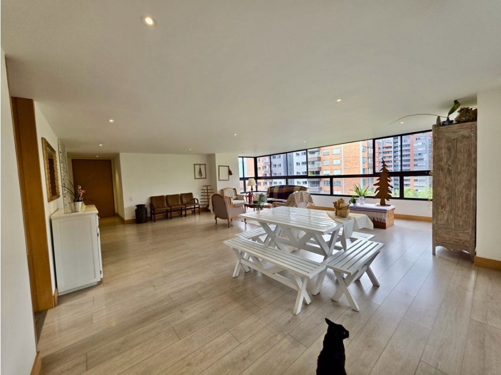 PENTHOUSE REMODELADO EN EDIFICIO ANTIGUO | POBLADO - BALSOS — foto 3