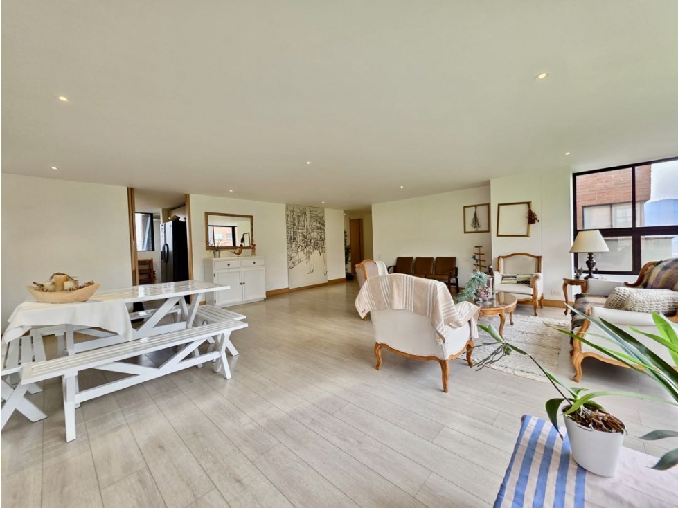 PENTHOUSE REMODELADO EN EDIFICIO ANTIGUO | POBLADO - BALSOS — foto 4