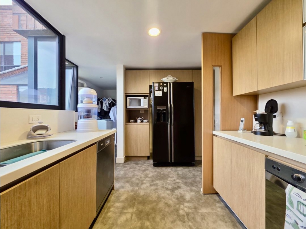 PENTHOUSE REMODELADO EN EDIFICIO ANTIGUO | POBLADO - BALSOS — foto 5