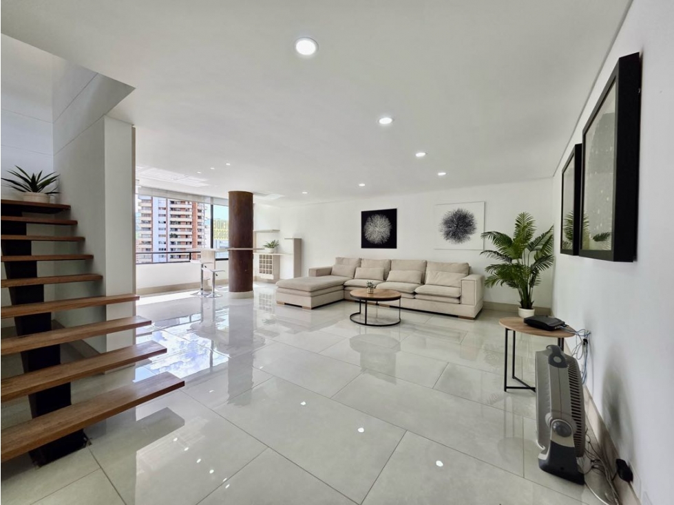 PENTHOUSE REMODELADO EN EL POBLADO. MILLA DE ORO