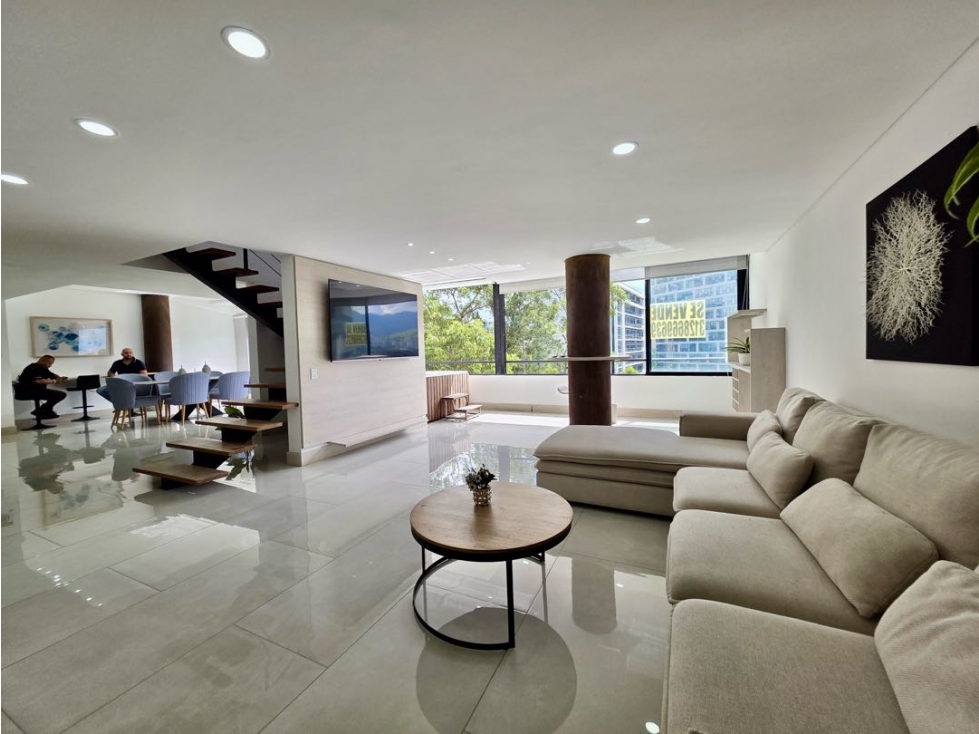 PENTHOUSE REMODELADO EN EL POBLADO. MILLA DE ORO — foto 3