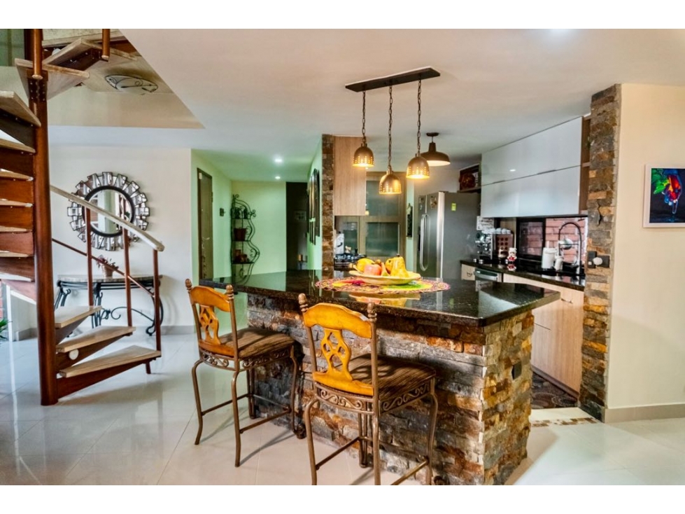 Penthouse remodelado en venta en Laureles-Santa Teresita