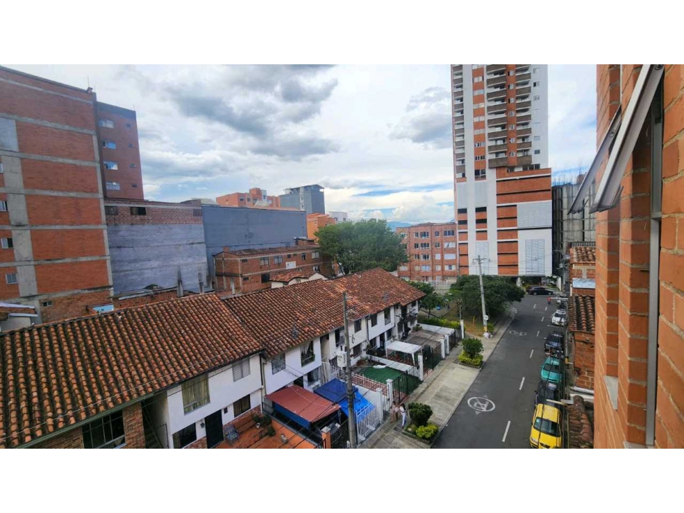 PLANO, CERCA AL PARQUE SABANETA