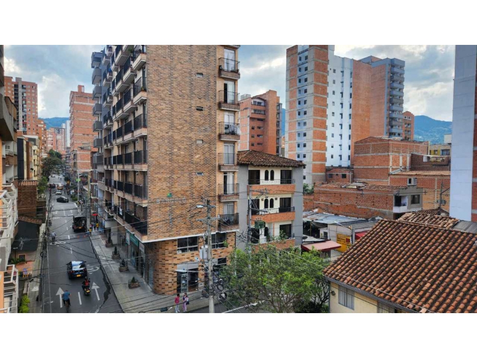 PLANO, CERCA AL PARQUE SABANETA — foto 4