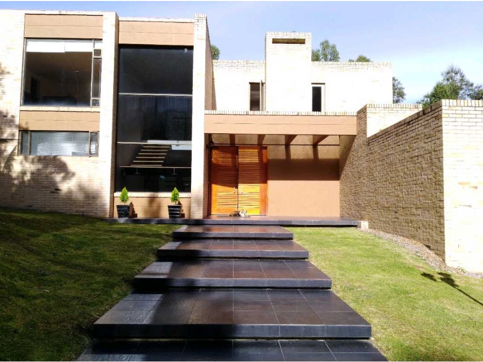 PORTAL DE FUSCA CRA 7 NORTE VENTA CASA MODERNA 5 HAB $2.600 MILLONES