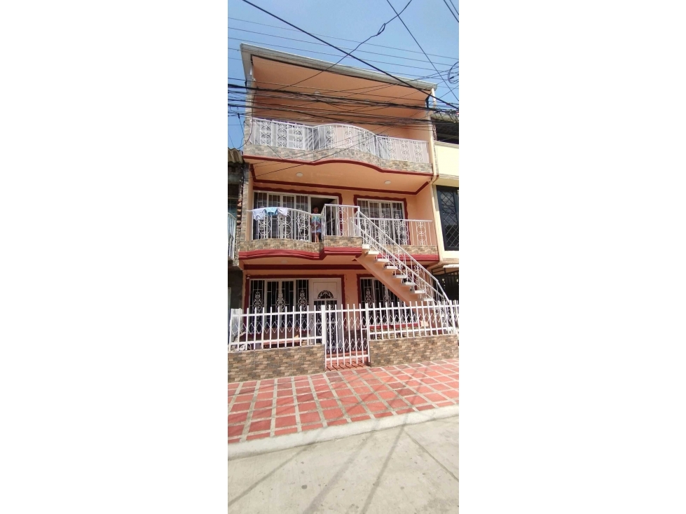 Prados de oriente casa Bifamiliar