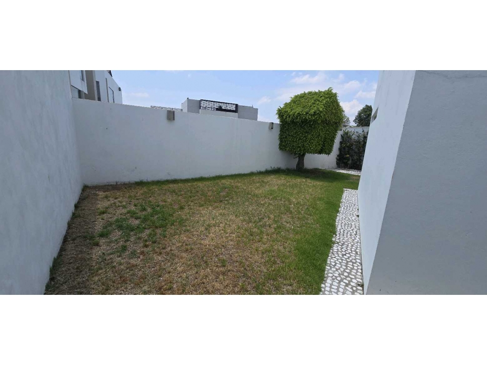 PRECIOSA CASA EN RENTA CON RECAMARA EN PLANTA BAJA - 3