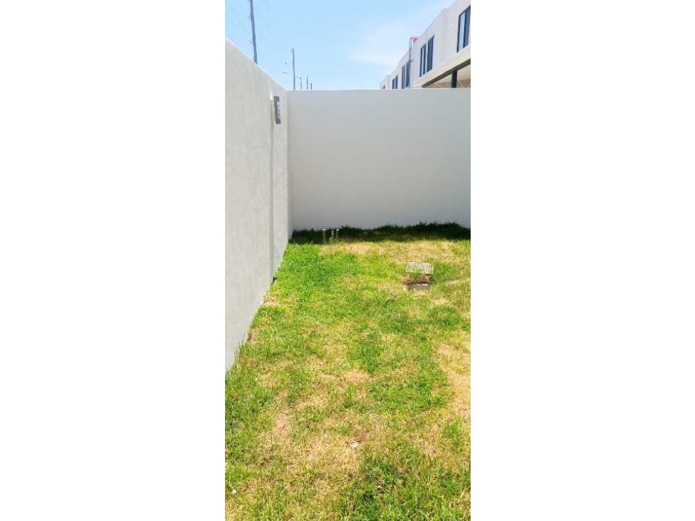 RESIDENCIA NUEVA EN VALLE IMPERIAL, COTO PRIVADO JUSTO EN LA ENTRADA — foto 5
