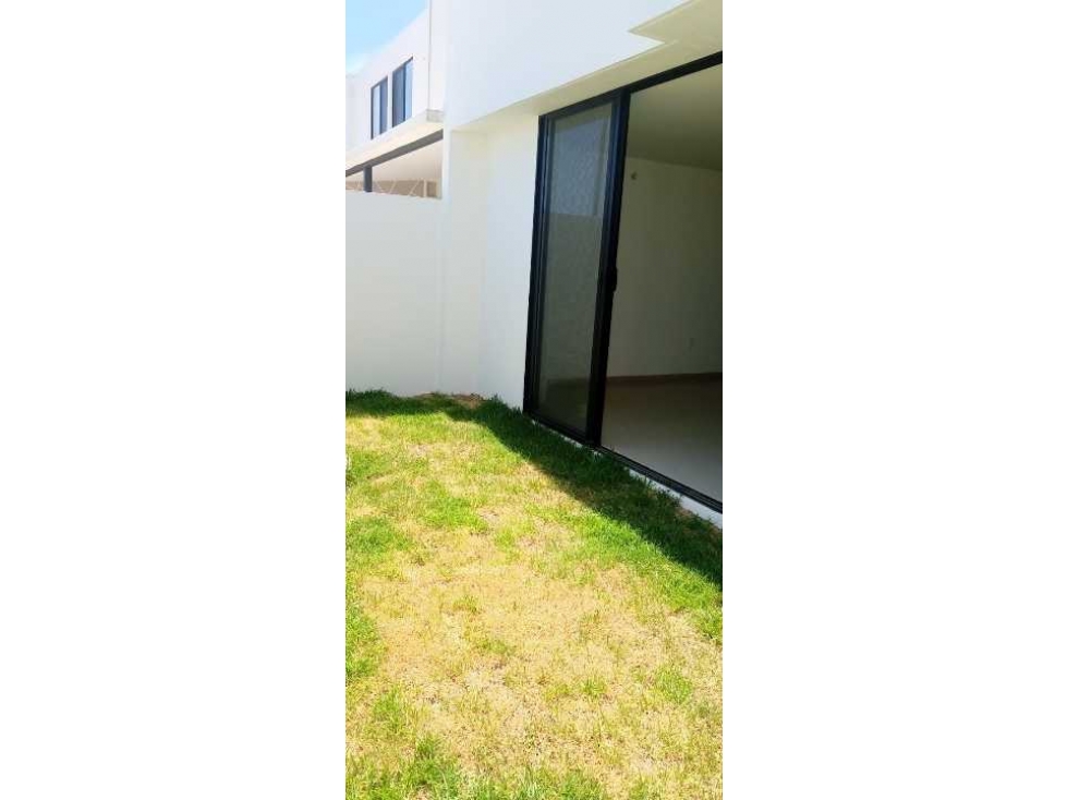 RESIDENCIA NUEVA EN VALLE IMPERIAL, COTO PRIVADO JUSTO EN LA ENTRADA — foto 6
