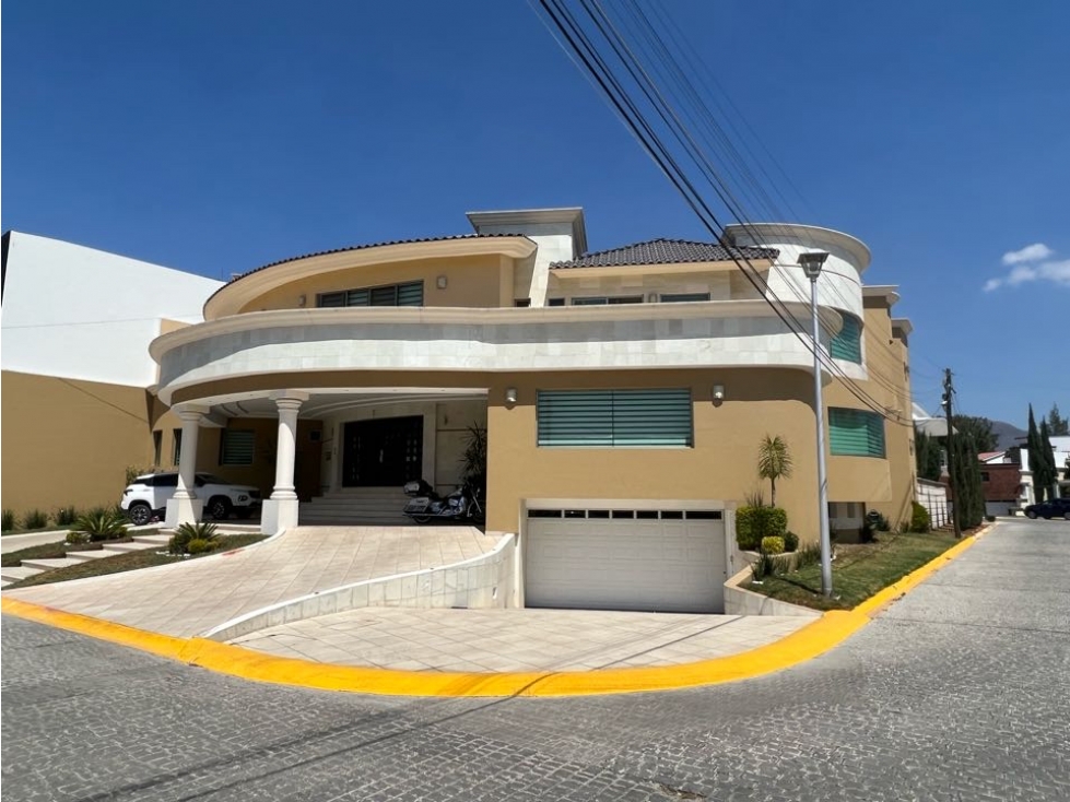 Residencia de Lujo en Venta en Santa Elena, 5 Recámaras, Pachuca