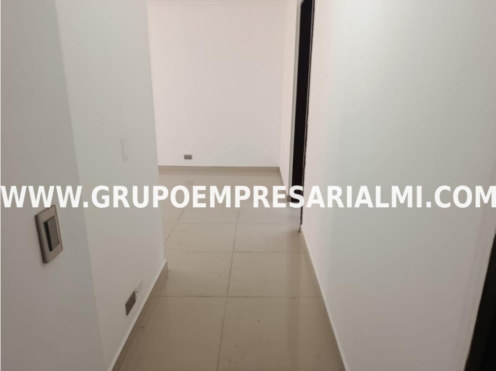 PRECIOSO APARTAMENTO EN VENTA - SECTOR LOMA LOS BERNAL COD: 32793 — foto 4
