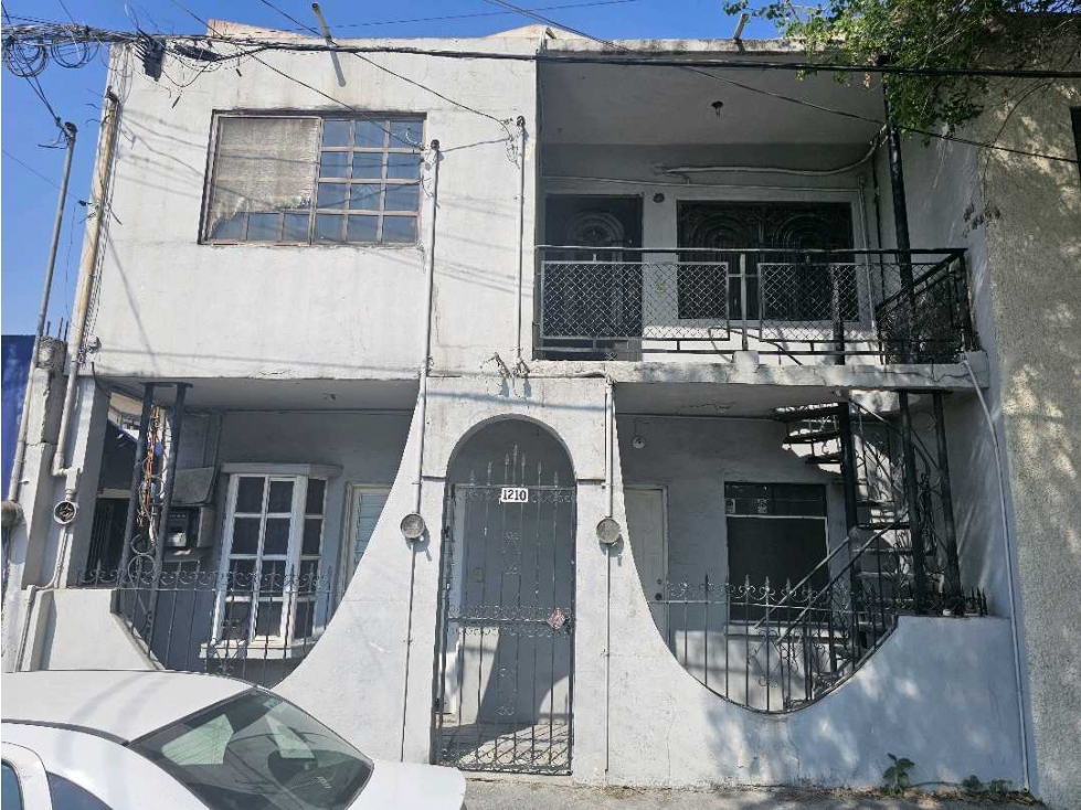 Propiedad a unos pasos de Colon uso mixto.