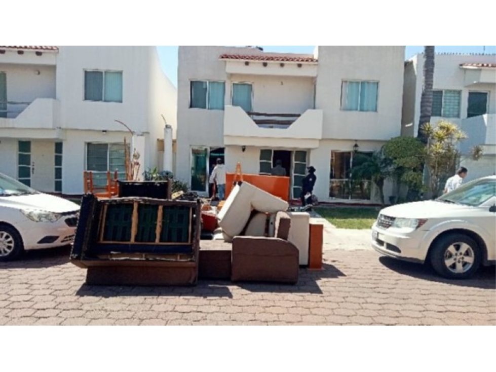 Casa con posesión inmediata y seguridad jurídica en Villa San Pedro