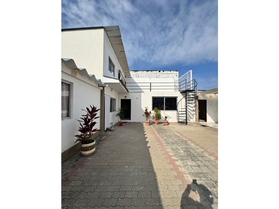 Propiedad Comercial en vía principal en Salinas - 1