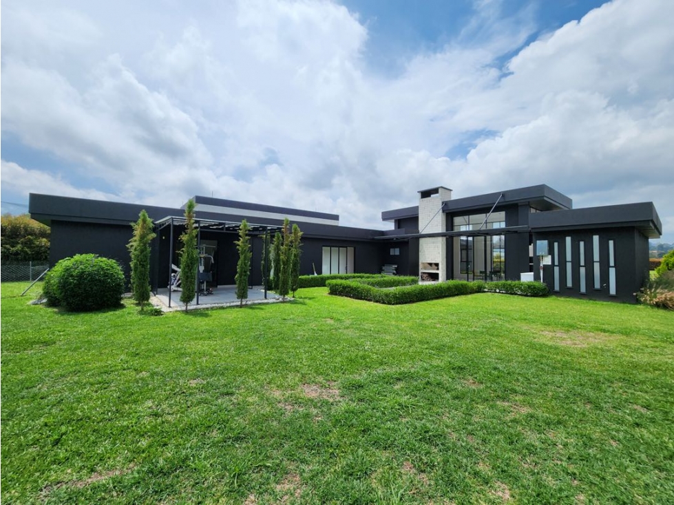 CASA EN EXCLUSIVA PARCELACIÓN DE LLANOGRANDE — foto 3