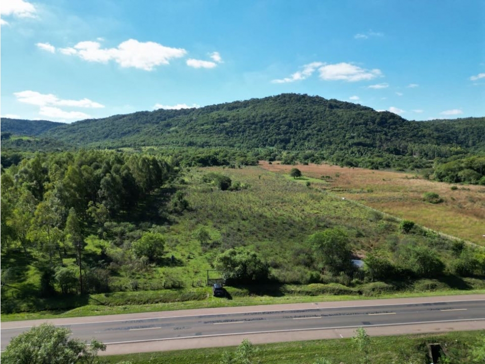 PROPIEDAD EN SAPUCAI - 2,6 HECTAREAS EN EL CERRO - 1
