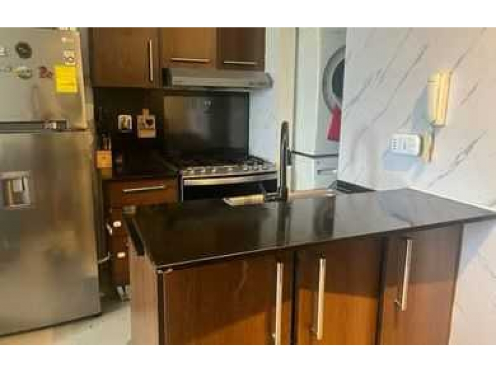 PUEBLO NUEVO / APARTAMENTO EN ALQUILER / SEMIAMOBLADO