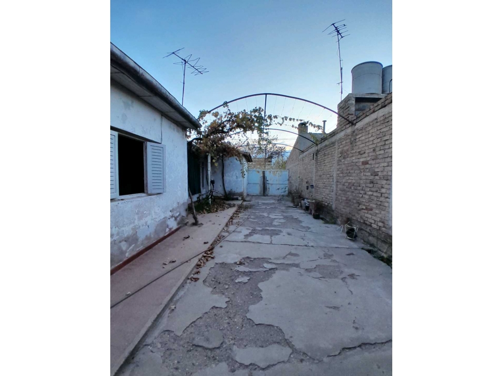Venta Casa a Reciclar en Calle Ozamis, Maipú, Mendoza - 6