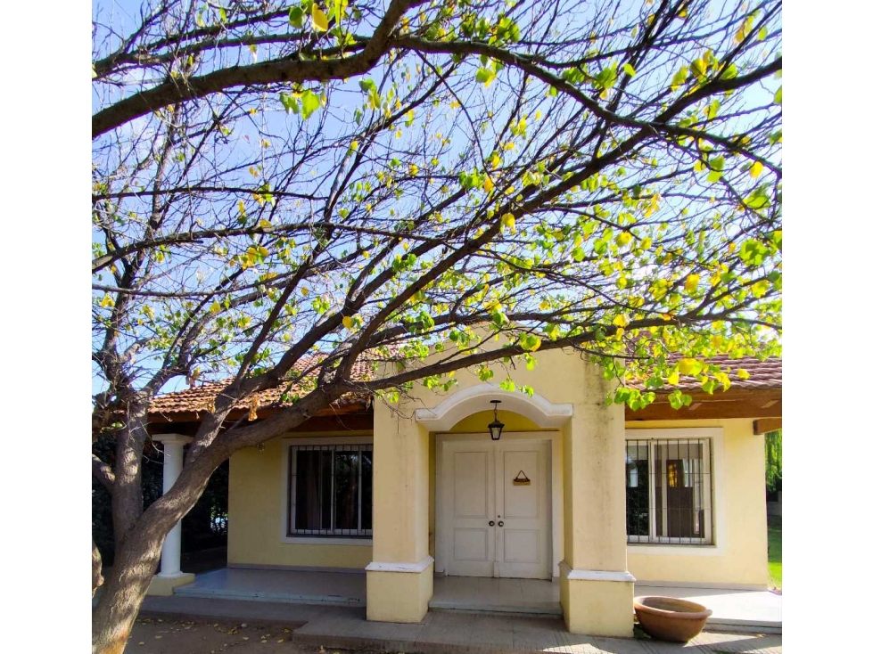 Casa en Venta con Parque, Pileta y Quincho en Vistalba, Luján de Cuyo - 1