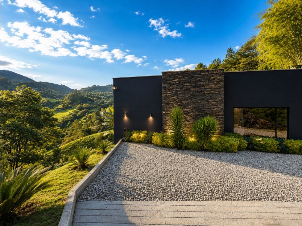 Refugio moderno en El Retiro: arquitectura, naturaleza y privacidad