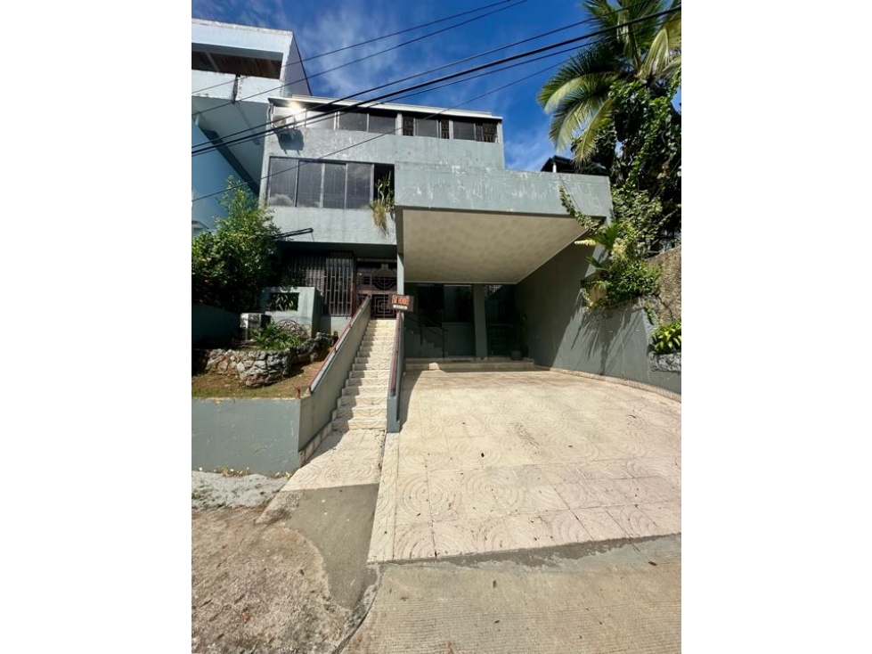 GANGA - SE VENDE CASA DE 3 NIVELES EN LOS ANGELES AM
