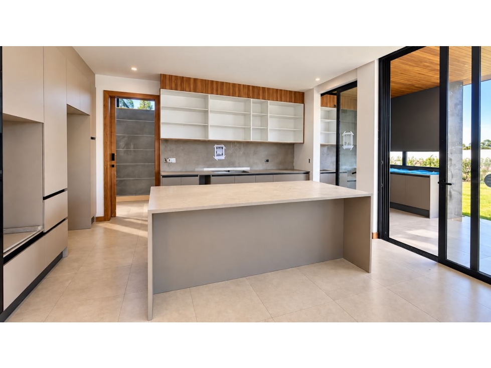 CASA DE ESTRENO EN VENTA PUEMBO · 3 DORMITORIOS, JARDÍN — foto 2