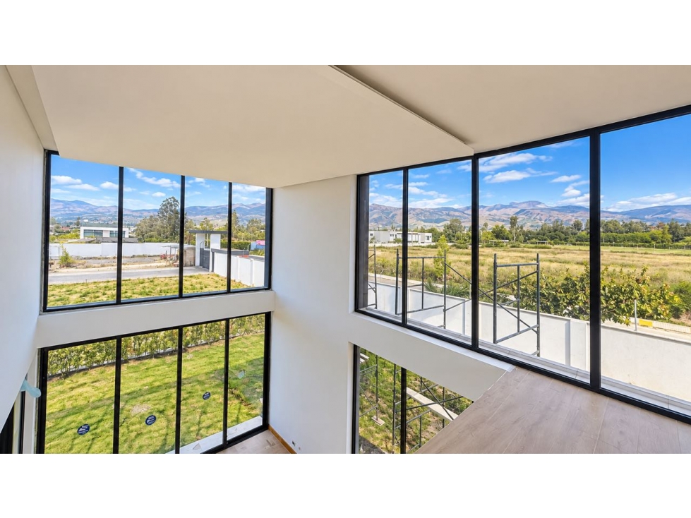 CASA DE ESTRENO EN VENTA PUEMBO · 3 DORMITORIOS, JARDÍN — foto 5
