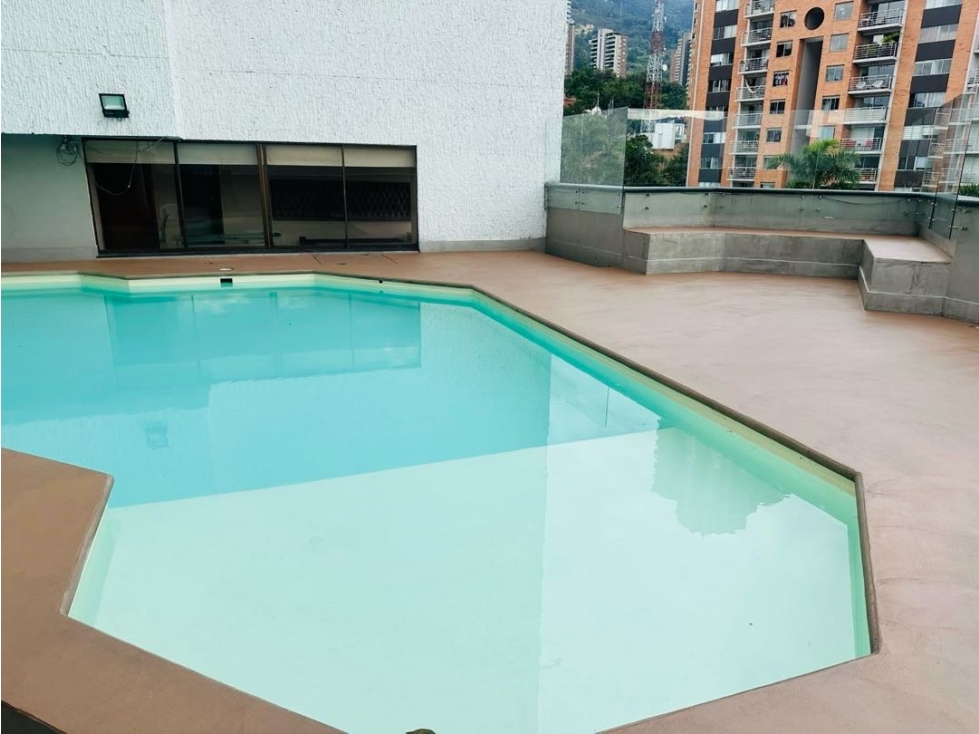 Apartamento Amoblado en Arriendo con piscina