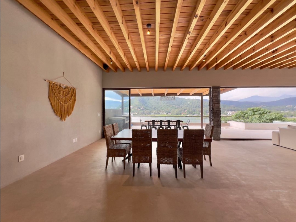 VENTA DE CASA CON TERRAZA, JACUZZI, VISTA Y ACCESO AL LAGO | LA PEÑA — foto 5