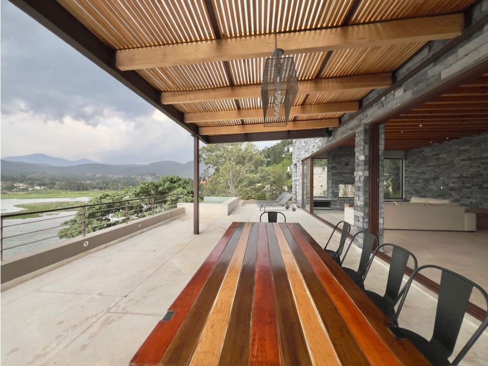 VENTA DE CASA CON TERRAZA, JACUZZI, VISTA Y ACCESO AL LAGO | LA PEÑA — foto 6