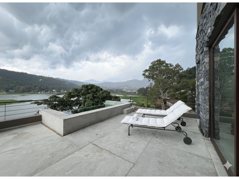 VENTA DE CASA CON TERRAZA, JACUZZI, VISTA Y ACCESO AL LAGO | LA PEÑA — foto 2