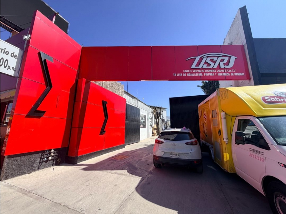Renta Bodega Comercial sobre Blvd. Colosio frente a Intermédica