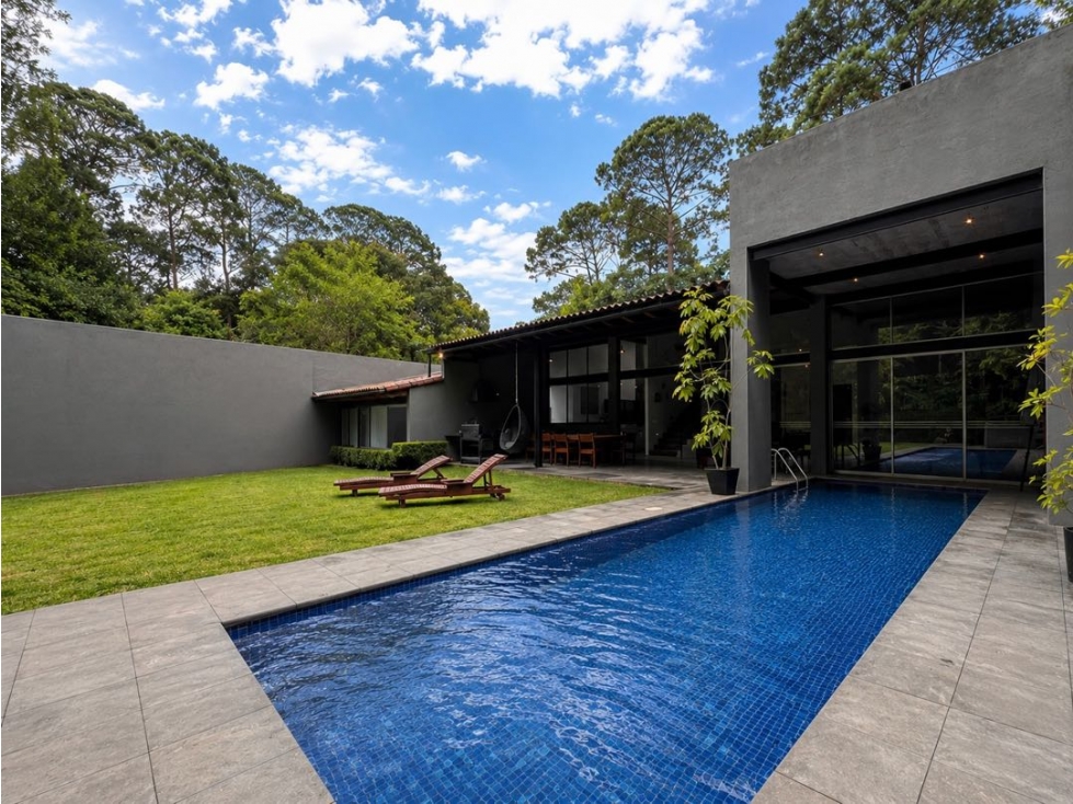 RENTA DE CASA AMUEBLADA CON ALBERCA,JACUZZI Y JARDÍN I AVANDARO